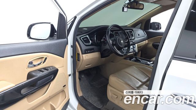 Kia Canival 2016 — photo 10