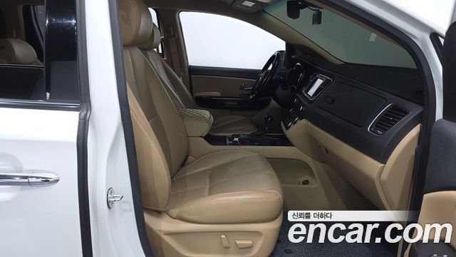 Kia Canival 2016 — photo 11