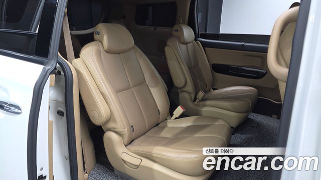 Kia Canival 2016 — photo 12