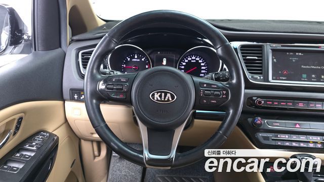 Kia Canival 2016 — photo 13