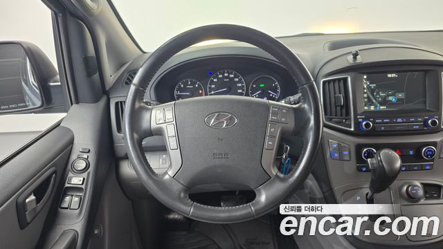 Hyundai Starex 2019 — photo 18