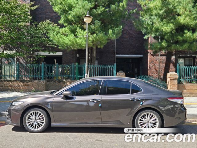 Toyota Camry 2018 — photo 2