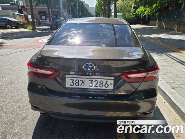 Toyota Camry 2018 — photo 3