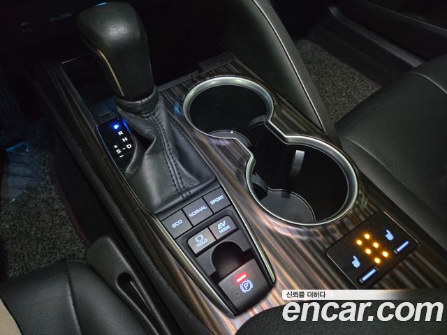Toyota Camry 2018 — photo 9