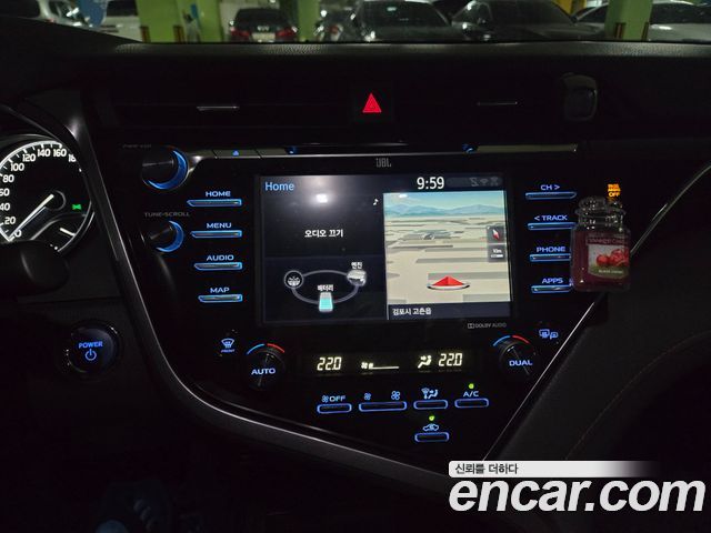 Toyota Camry 2018 — photo 10