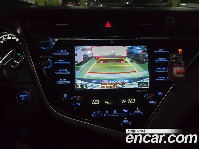 Toyota Camry 2018 — photo 11