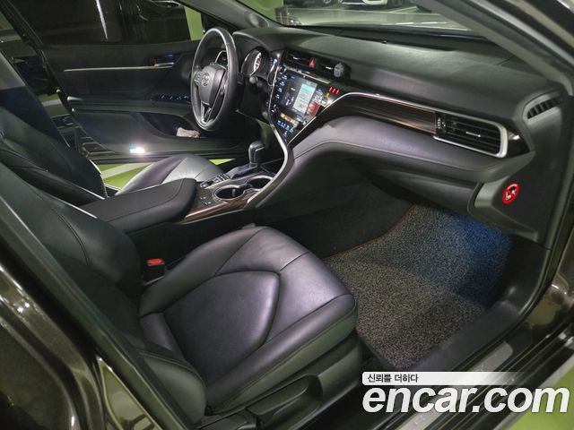 Toyota Camry 2018 — photo 14