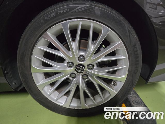 Toyota Camry 2018 — photo 19