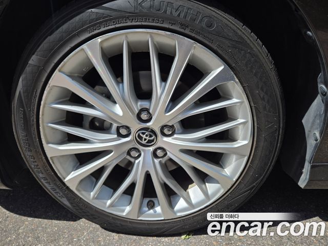 Toyota Camry 2018 — photo 20