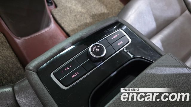 Kia K7 2016 — photo 32