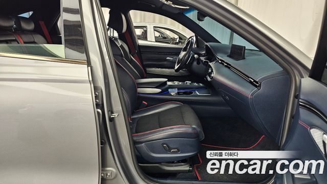 Genesis GV70 2021 — photo 11