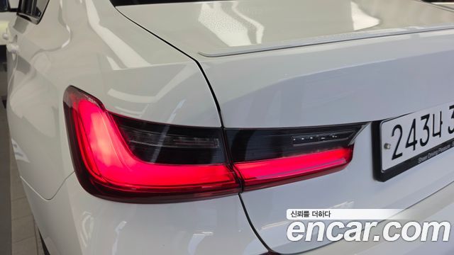 BMW 3-Series 2020 — photo 9