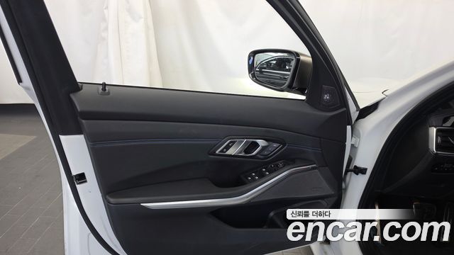 BMW 3-Series 2020 — photo 14