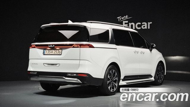 Kia Canival 2022 — photo 2