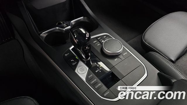 BMW 1-Series 2020 — photo 12