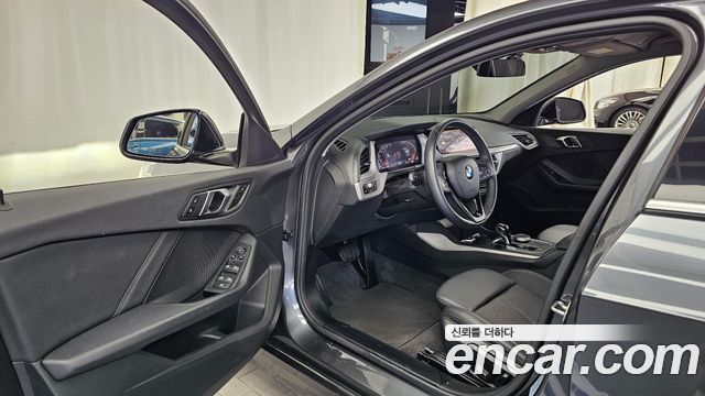 BMW 1-Series 2020 — photo 13