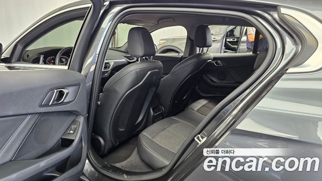 BMW 1-Series 2020 — photo 17