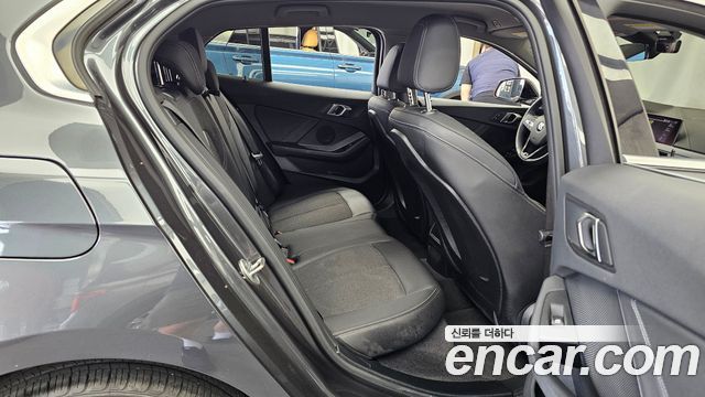 BMW 1-Series 2020 — photo 18