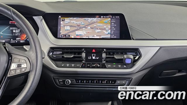 BMW 1-Series 2020 — photo 23