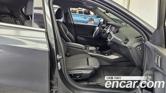 BMW 1-Series 2020 — photo 16