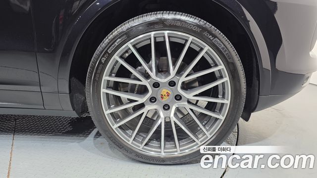 Porsche Cayenne 2022 — photo 5