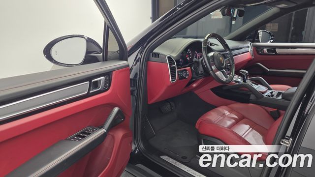 Porsche Cayenne 2022 — photo 13
