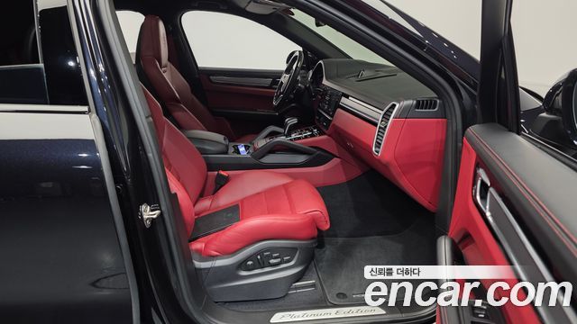 Porsche Cayenne 2022 — photo 17