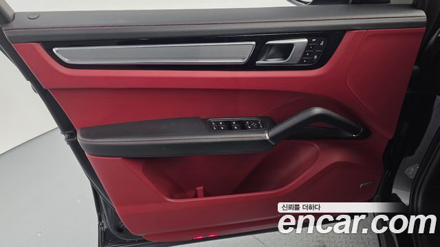 Porsche Cayenne 2022 — photo 14