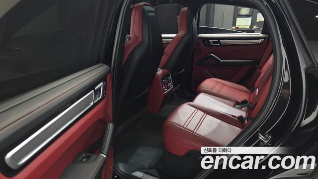 Porsche Cayenne 2022 — photo 16