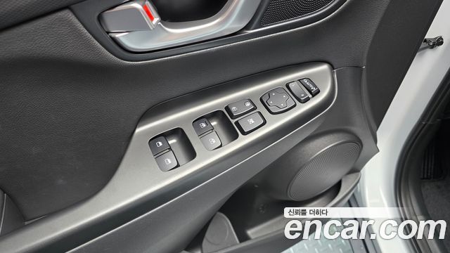 Hyundai Kona 2023 — photo 27