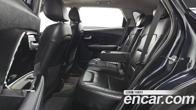 Kia Niro 2017 — photo 11