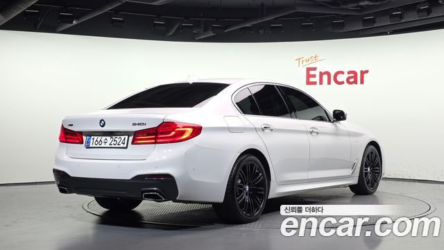 BMW 5-Series 2018 — photo 2