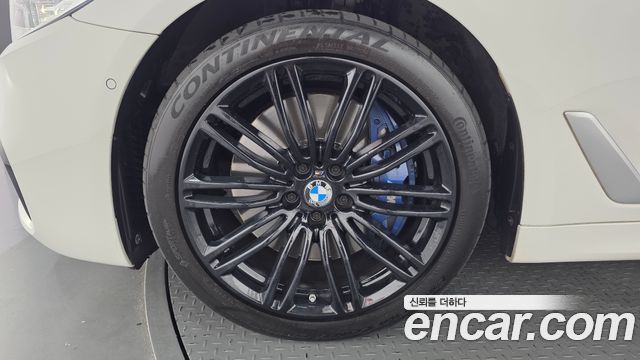 BMW 5-Series 2018 — photo 5