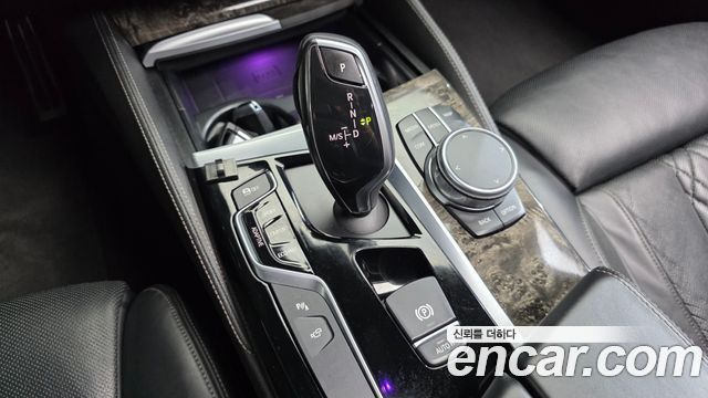 BMW 5-Series 2018 — photo 9