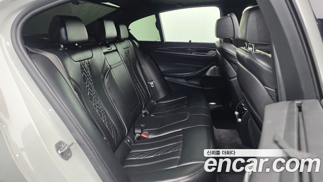 BMW 5-Series 2018 — photo 12