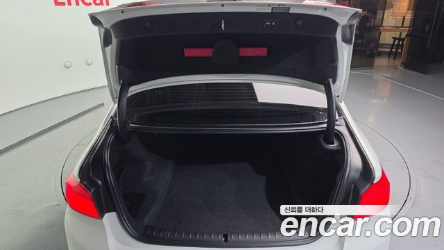 BMW 5-Series 2018 — photo 20
