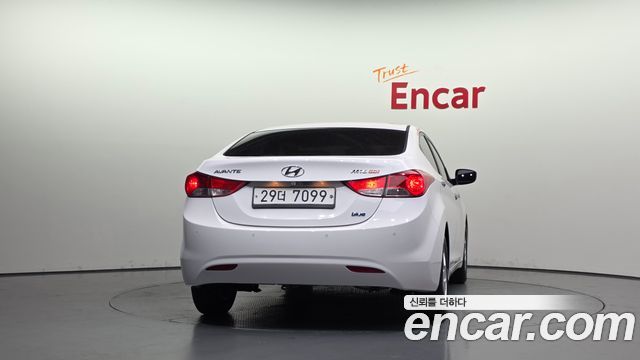 Hyundai AVANTE 2012 — photo 4
