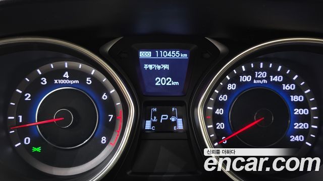 Hyundai AVANTE 2012 — photo 11