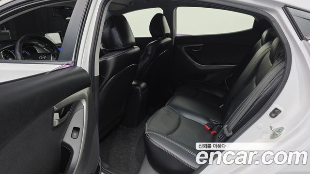 Hyundai AVANTE 2012 — photo 18