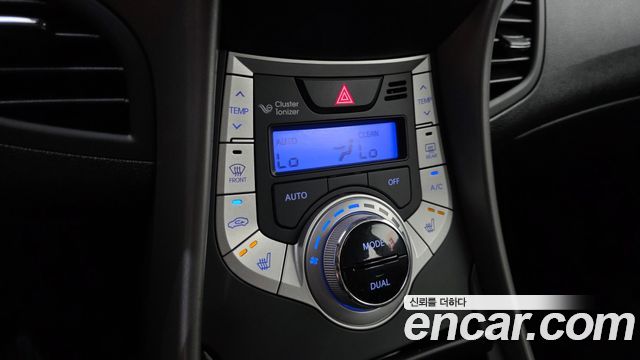 Hyundai AVANTE 2012 — photo 25