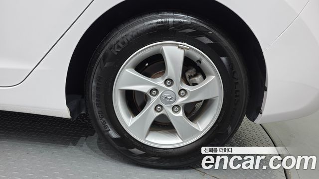 Hyundai AVANTE 2012 — photo 7