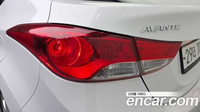 Hyundai AVANTE 2012 — photo 9