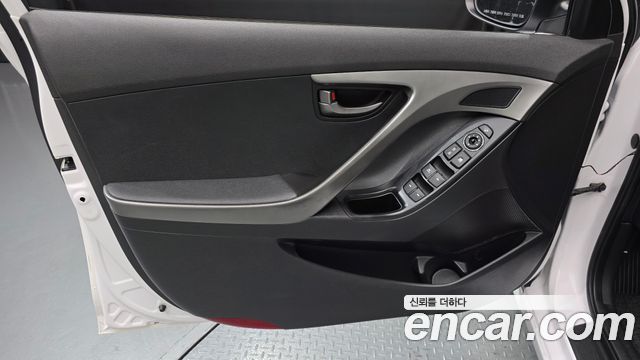 Hyundai AVANTE 2012 — photo 14
