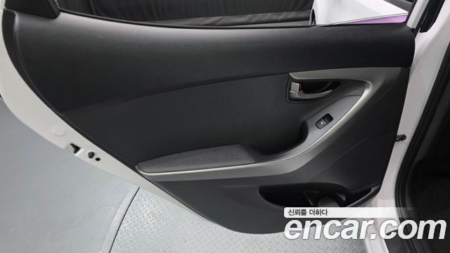 Hyundai AVANTE 2012 — photo 15