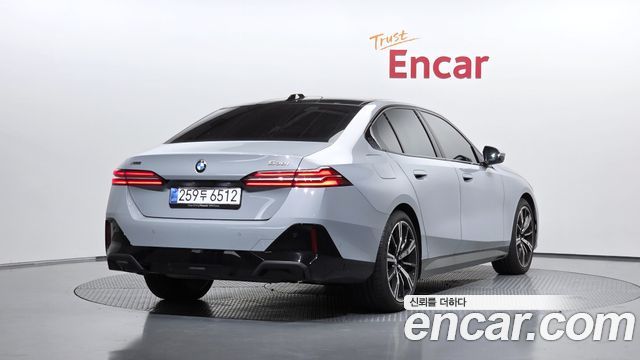 BMW 5-Series 2026 — photo 2