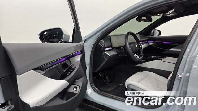 BMW 5-Series 2026 — photo 13