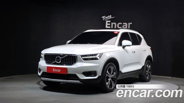Volvo XC40 2022 — photo 1