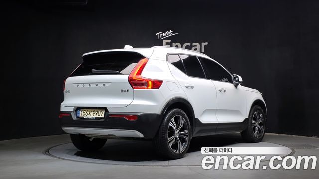 Volvo XC40 2022 — photo 2
