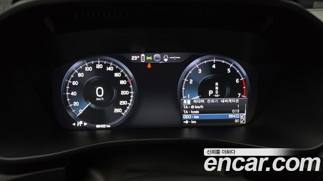 Volvo XC40 2022 — photo 11