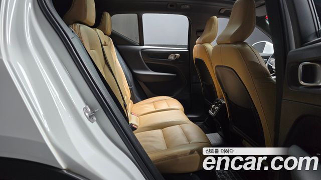 Volvo XC40 2022 — photo 17